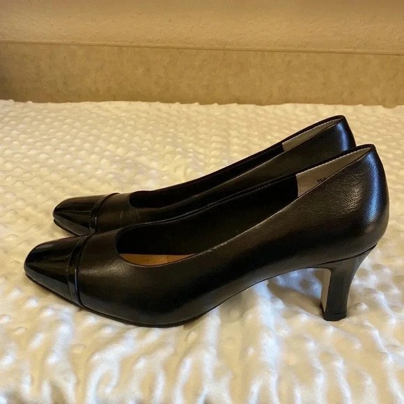 Ros Hommerson Black Leather Patent Toe Pumps - Picture 5 of 12